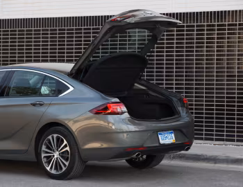 Ambos 2018–20 Buick Regal Sportback [North America] '2017–20