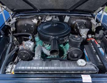 Bajo el capó 1957 Buick Roadmaster Convertible (76C-4767X)