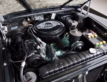 Bajo el capó 1957 Buick Roadmaster Convertible (76C-4767X)
