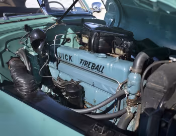 Bajo el capó 1942 Buick Roadmaster Sedanet (76S)