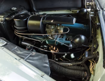 Bajo el capó 1948 Buick Roadmaster Sedanet (76S-4707)