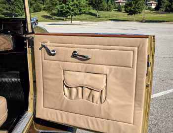 Interior 1932 Buick Series 90 Convertible Phaeton (32-98)