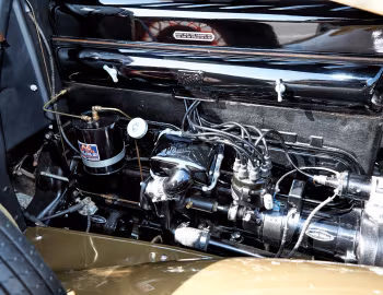 Bajo el capó 1932 Buick Series 90 Convertible Phaeton (32-98)