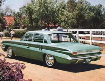 1961 Buick Special Deluxe Sedan (4119) '1960–61