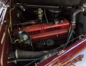 Bajo el capó 1941 Buick Special Sedanet (46S)