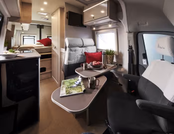 Intérieur 2025 Bürstner Lineo C 590 4×4 "Black Forest" '2024–25