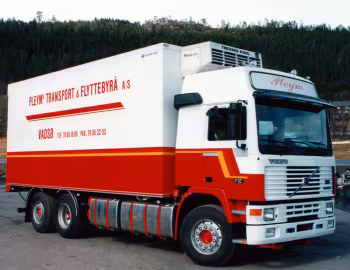 Volvo F12 6×2*4 rigid Globetrotter cab with Bussbyg body [EU-spec]