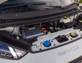 Sob o capô BYD Dolphin Mini [Latam] '2024–pr.
