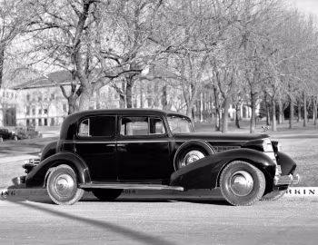1935 Cadillac 355-D Series 10 V8 5-passenger Sedan by Fisher (35709)