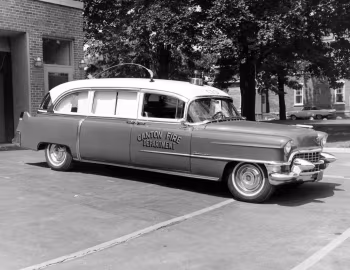 1955 Superior-Cadillac Moderne Ambulance (55-86 8680S)