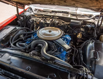 Bajo el capó 1968 Cadillac de Ville Convertible (68367-F)