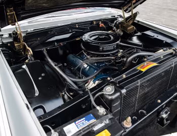 Bajo el capó 1965 Cadillac DeVille Convertible (65-683 68367-F)