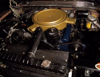 Bajo el capó 1959 Cadillac Eldorado Biarritz (5467Е)