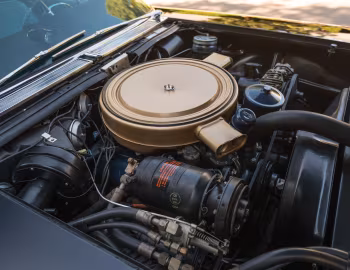 Bajo el capó 1959 Cadillac Eldorado Brougham (6929P)