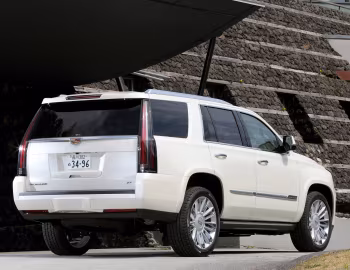 Cadillac Escalade Platinum [Japan] (GMTK2XL) '2015–20