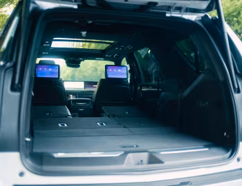 Ambos Cadillac Escalade Platinum [Japan] '2025–pr.