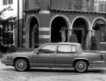 1986–88 Cadillac Fleetwood d'Elegance (6C B69)