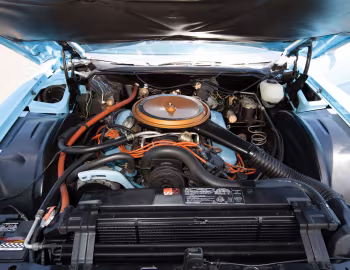 Bajo el capó 1976 Cadillac Fleetwood Eldorado Convertible (L67)