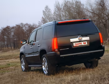Лаура Cadillac Escalade '2009–14