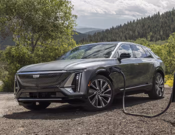 2023–pr. Cadillac Lyriq Luxury [North America] '03.2022–pr.
