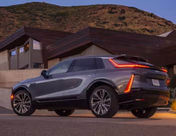 2023–pr. Cadillac Lyriq Luxury [North America] '03.2022–pr.