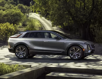 2023–pr. Cadillac Lyriq Luxury [North America] '03.2022–pr.