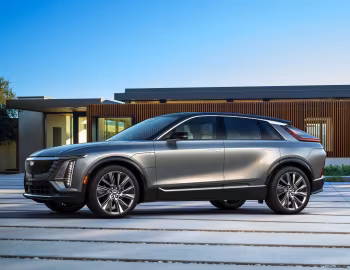 2023–pr. Cadillac Lyriq Luxury [North America] '03.2022–pr.