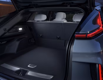 Ambos 2023–pr. Cadillac Lyriq Luxury [North America] '03.2022–pr.