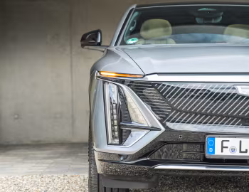 Cadillac Lyriq Luxury [EU-spec] '2023–pr.