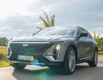 Cadillac Lyriq Luxury [EU-spec] '2023–pr.