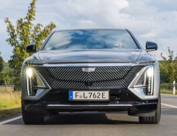 Cadillac Lyriq Luxury [EU-spec] '2023–pr.
