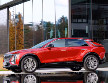 Cadillac Lyriq Luxury [EU-spec] '2023–pr.