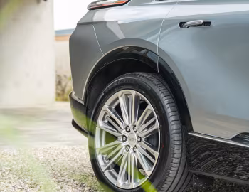 Cadillac Lyriq Luxury [EU-spec] '2023–pr.