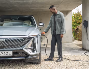 Cadillac Lyriq Luxury [EU-spec] '2023–pr.