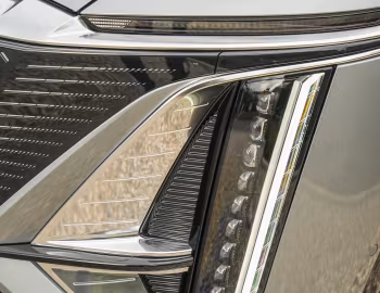 Cadillac Lyriq Luxury [EU-spec] '2023–pr.