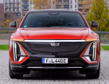 Cadillac Lyriq Luxury [EU-spec] '2023–pr.