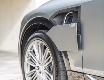 Cadillac Lyriq Luxury [EU-spec] '2023–pr.