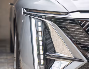 Cadillac Lyriq Luxury [EU-spec] '2023–pr.