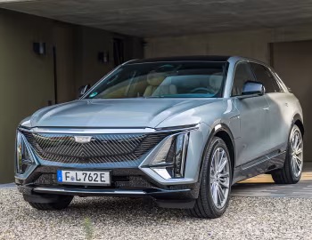 Cadillac Lyriq Luxury [EU-spec] '2023–pr.