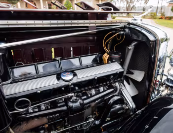 Bajo el capó 1930 Cadillac V16 452 Club Sedan by Fleetwood (4361-S)