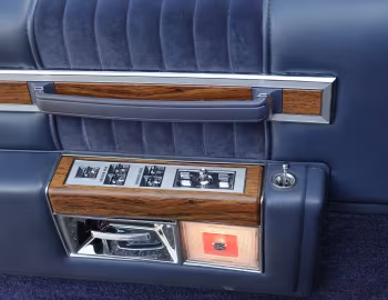 Interior 1984 Cadillac Sedan de Ville (6D-M69) '09.1983–84