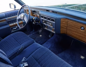 Interior 1984 Cadillac Sedan de Ville (6D-M69) '09.1983–84