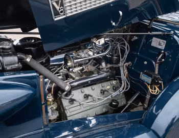 Bajo el capó 1937 Cadillac Series 60 Convertible Sedan by Fisher (37-6049)