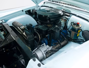 Bajo el capó 1955 Cadillac Sixty-Two Hardtop Coupe (6237X)