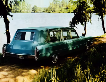 1966 Superior-Cadillac Sovereign Tiara Hearse (66-698 69890-Z)