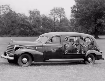 1940 Superior-Cadillac Tarrytown Carved Hearse (40-72)