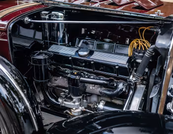 Bajo el capó 1931 Cadillac V12 370-A Imperial Sedan by Fisher (31163)