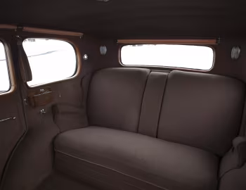Interior 1932 Cadillac V12 370-B Imperial Sedan by Fisher (32-12-263)