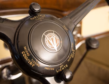 1932 Cadillac V12 370-B Town Sedan by Fisher (32-12-252)