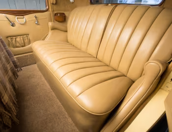 Interior 1932 Cadillac V12 370-B Town Sedan by Fisher (32-12-252)